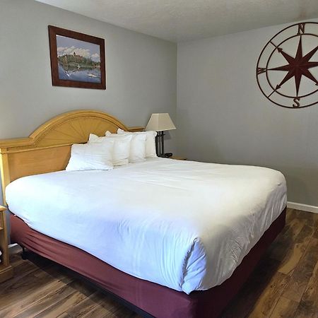 Captain'S Inn And Suites Alexandria Bay Εξωτερικό φωτογραφία