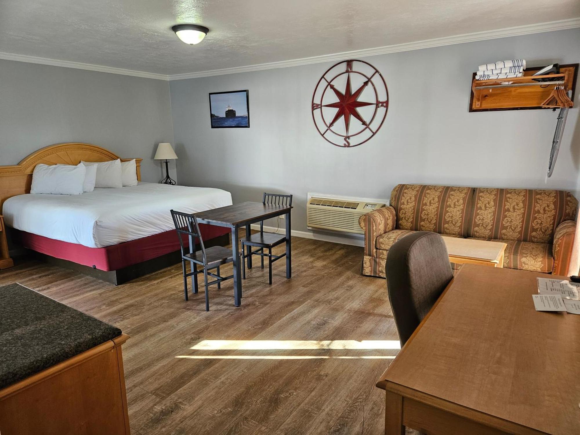 Captain'S Inn And Suites Alexandria Bay Εξωτερικό φωτογραφία