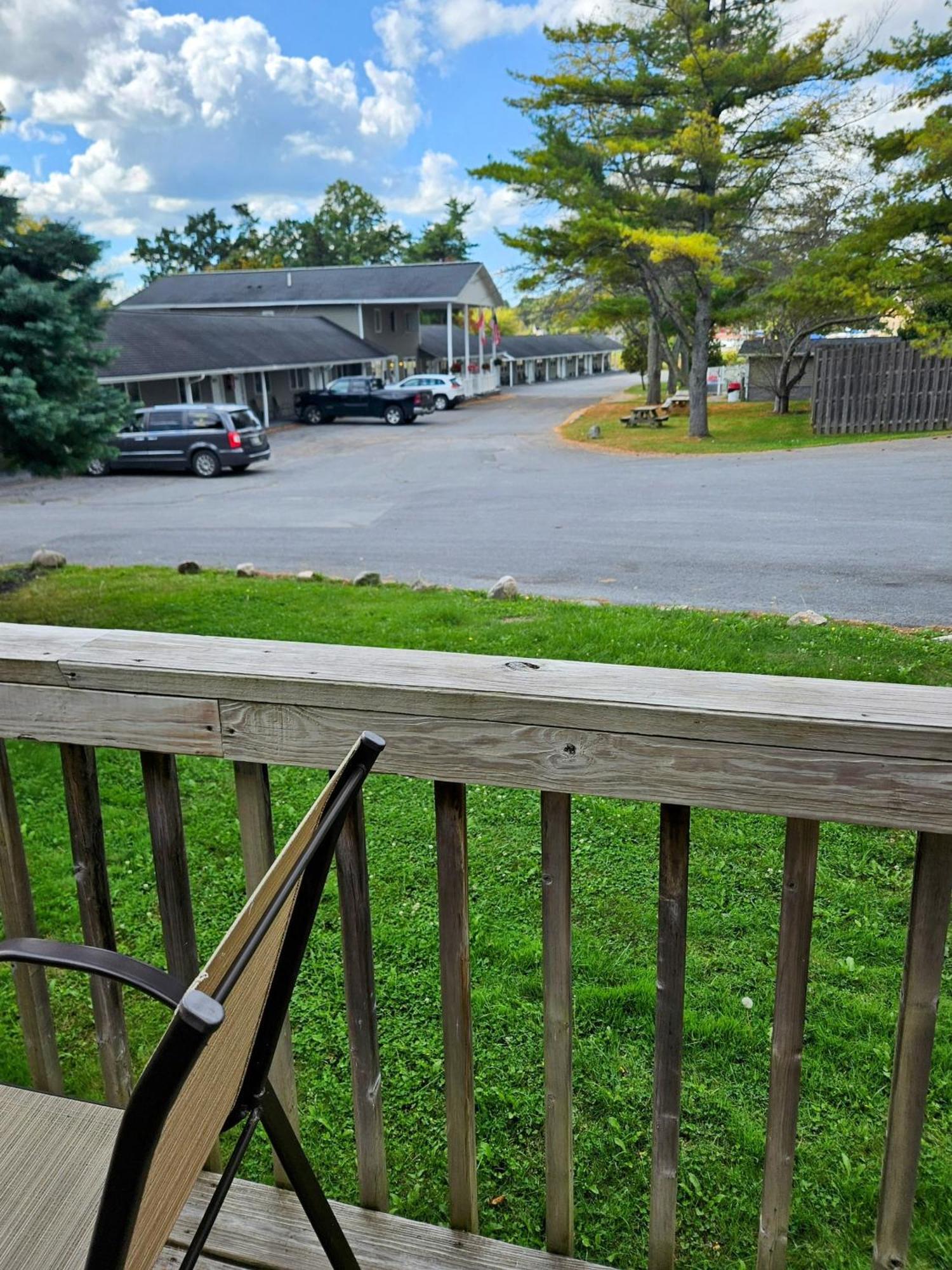 Captain'S Inn And Suites Alexandria Bay Εξωτερικό φωτογραφία