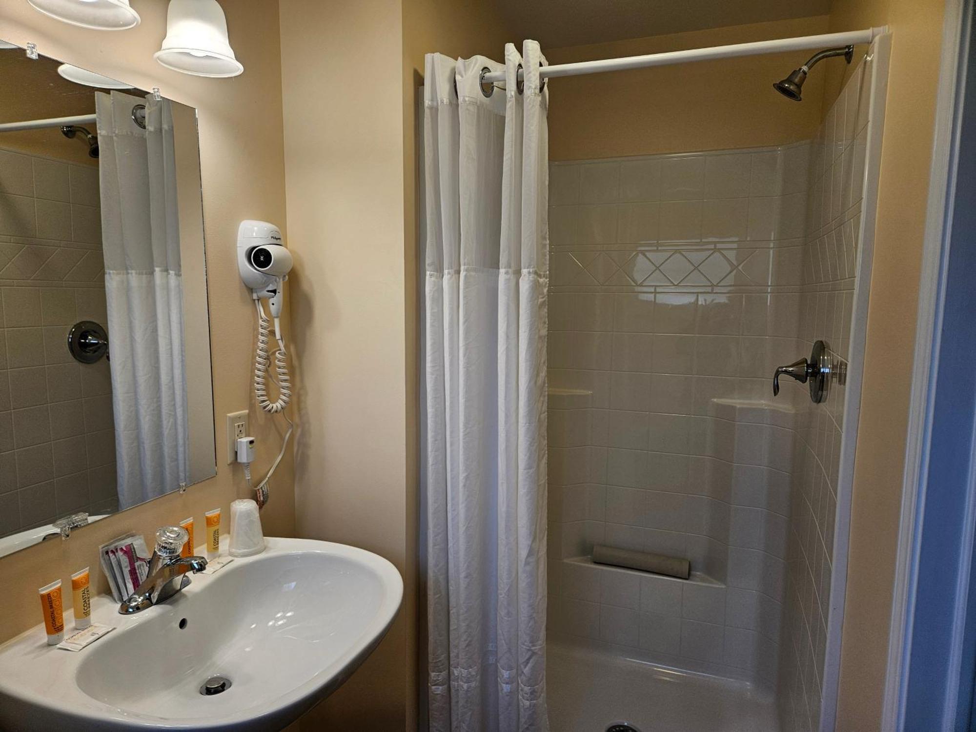 Captain'S Inn And Suites Alexandria Bay Εξωτερικό φωτογραφία